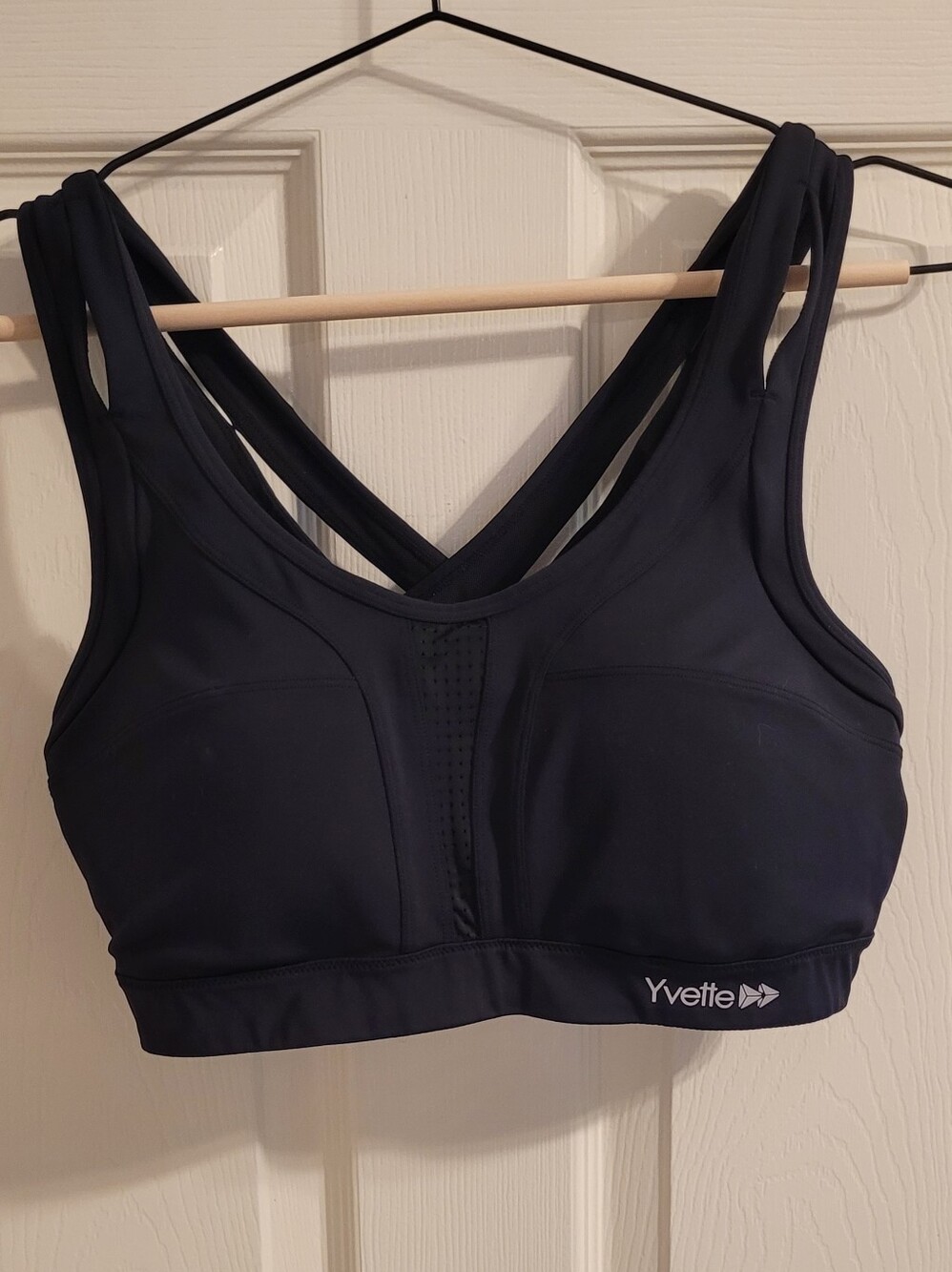 Black Cross-Back Medium-Impact Sports Bra